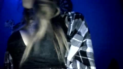 Snapshot of sexxileeah42o chatting on March 11, 11:23 am Leeah CloudZzz online show from March 11, 11:23 am