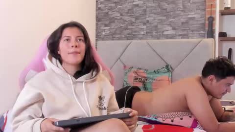 Sexxy-Couple online show from February 2, 4:53 am