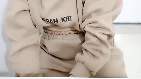 sexy8685 online show from November 5, 12:45 am