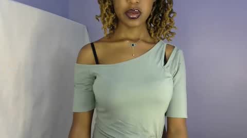 Snapshot of sexy_b7 chatting on September 27, 1:58 am kiki online show from September 27, 1:58 am