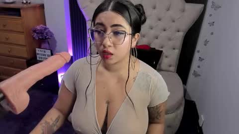 Snapshot of sexy_cristall chatting on October 20, 10:04 pm C R I S T A L online show from October 20, 10:04 pm