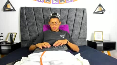 sexy_latin_cum online show from October 27, 3:50 am