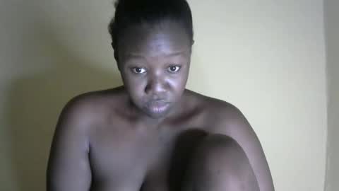 Snapshot of sexy_melanin11 chatting on October 14, 7:28 pm sexy_melanin11 online show from October 14, 7:28 pm