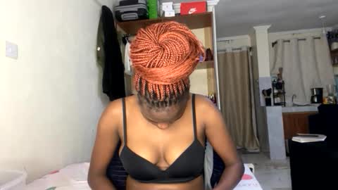 Nyla online show from June 10, 7:13 pm