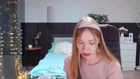 Snapshot of sexy_red_foxx chatting on February 25, 5:19 am Annie - Your Dream Girl online show from February 25, 5:19 am
