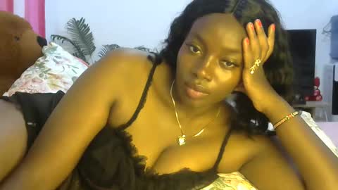 Snapshot of sexy_siera chatting on October 7, 9:16 am laura online show from October 7, 9:16 am