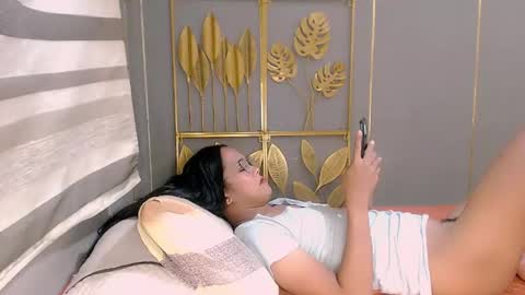 xxAndreaxx online show from April 16, 5:46 pm