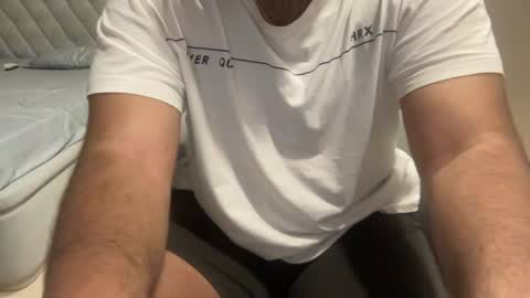 sexyboy37040799 online show from June 27, 12:44 pm
