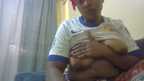 sexydivaslut_2 online show from April 23, 8:00 am