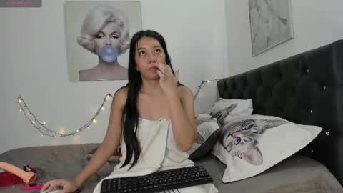 laura online show from February 20, 5:30 pm