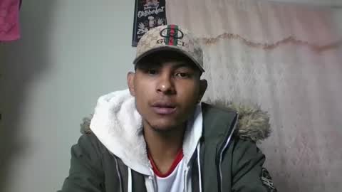 Snapshot of sexyleon69 chatting on February 19, 12:33 pm Sexy leon online show from February 19, 12:33 pm