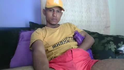 Snapshot of sexyleon69 chatting on September 18, 5:44 am Sexy leon online show from September 18, 5:44 am