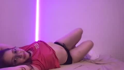 Snapshot of sexylilbab3 chatting on January 24, 8:23 am SexyLilBab3 online show from January 24, 8:23 am