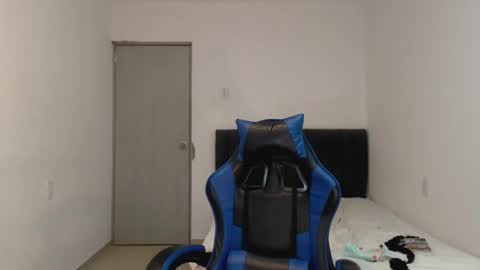 Natalia Duran online show from March 13, 7:00 am