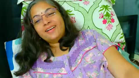 Snapshot of sexyniharika chatting on October 3, 6:21 am Niharika online show from October 3, 6:21 am