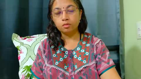 Snapshot of sexyniharika chatting on September 29, 12:48 pm Niharika online show from September 29, 12:48 pm