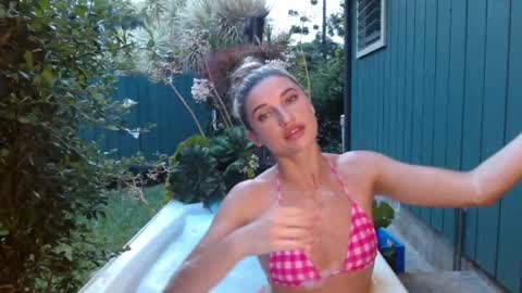 Squriting serenah online show from May 25, 4:40 am
