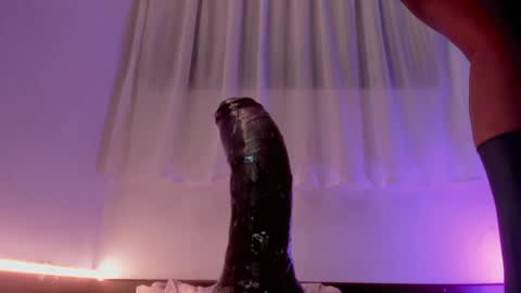 Snapshot of sexyshantal_ chatting on January 24, 4:17 pm Sshanty online show from January 24, 4:17 pm