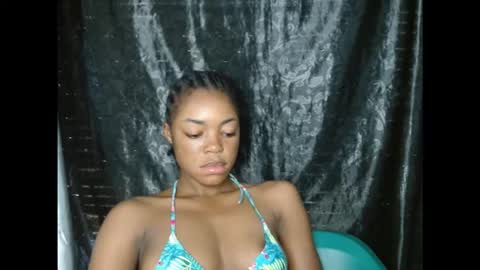 Snapshot of sexyxbunnyxx chatting on October 21, 12:54 pm Blue online show from October 21, 12:54 pm