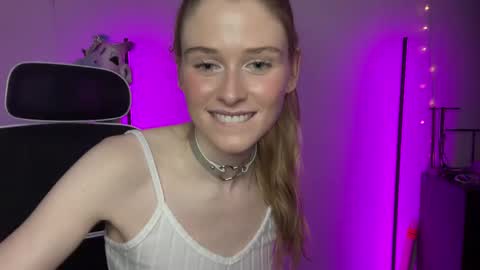 Snapshot of shadebabe chatting on March 8, 8:33 am shadebabe online show from March 8, 8:33 am