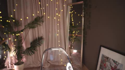 Lily  online show from November 9, 2:20 pm