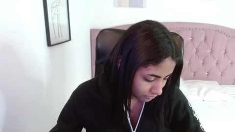 shanelle online show from November 4, 3:08 am