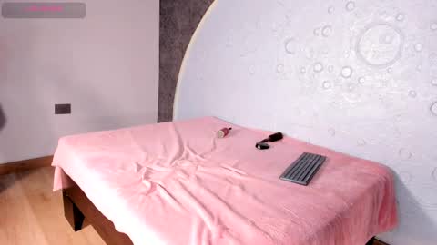 Shanel online show from April 7, 10:45 pm