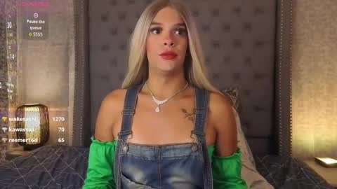 Snapshot of shantaljoness chatting on September 13, 9:50 pm Shantal Jones online show from September 13, 9:50 pm