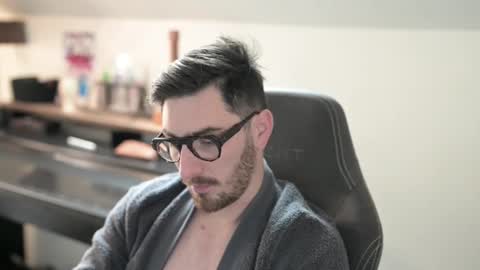 frenchy boy online show from November 8, 8:28 am