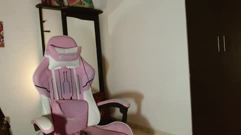 Snapshot of sharaross1 chatting on October 10, 5:24 am sharaross1 online show from October 10, 5:24 am