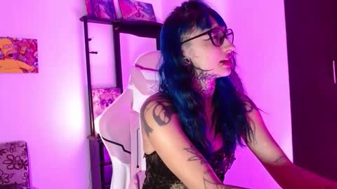 Snapshot of sharaross1 chatting on October 21, 5:01 am sharaross1 online show from October 21, 5:01 am