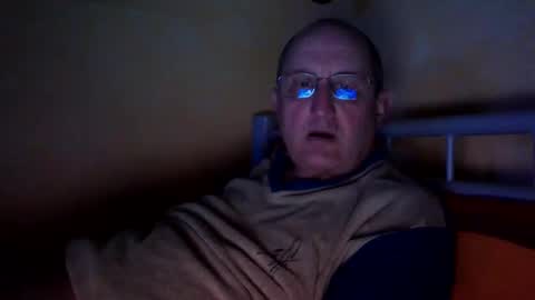 Snapshot of sharpshoder chatting on March 8, 9:40 pm Peter online show from March 8, 9:40 pm