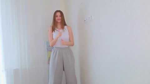Snapshot of sharrimalagisi chatting on October 5, 9:18 am Miroslava online show from October 5, 9:18 am