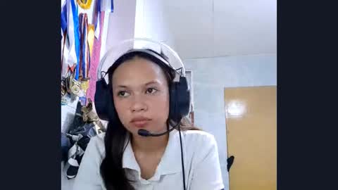 Snapshot of shauntefenceroy chatting on October 22, 6:49 am Molly online show from October 22, 6:49 am