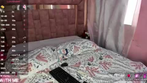 shenielxxx online show from August 3, 12:44 pm