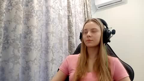 Lisa online show from December 18, 6:52 am