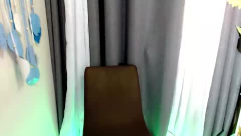 shira_cutttiebigcock online show from April 18, 2:46 am