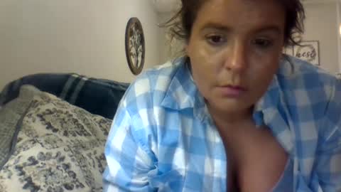 Snapshot of shmuberryfarms chatting on March 6, 3:02 pm shmooinaround online show from March 6, 3:02 pm