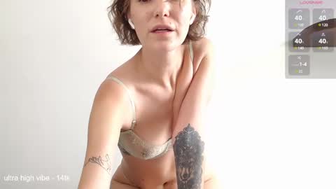 Jess online show from December 18, 6:32 am