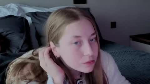 ShowmeYourfetish online show from June 5, 7:03 am