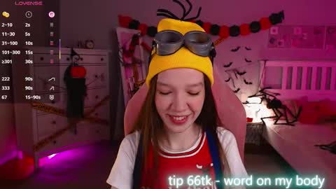 Neila online show from October 29, 2:08 pm