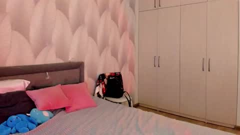 Mika online show from November 27, 2:52 am