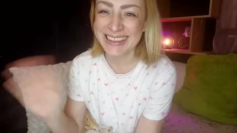 shy_girl80 online show from January 6, 7:51 pm