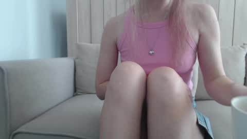 Snapshot of shy_schoolgirl_ chatting on February 19, 12:11 pm shy_schoolgirl_ online show from February 19, 12:11 pm
