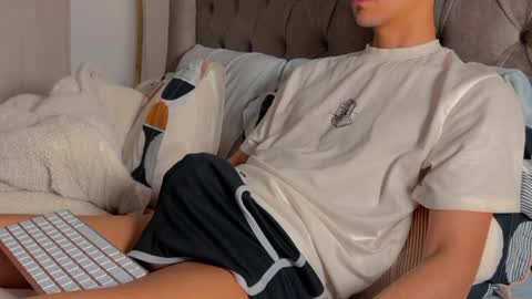 shydude666 online show from February 7, 11:08 pm