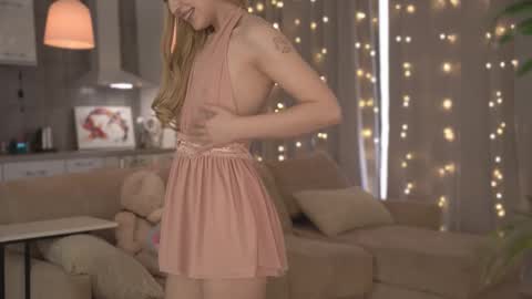 Snapshot of shyrubate chatting on March 11, 11:44 am Aurora online show from March 11, 11:44 am