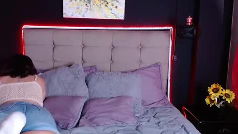 Snapshot of shyvibes_ chatting on February 15, 7:17 pm CALL ME CHARLOTTE online show from February 15, 7:17 pm