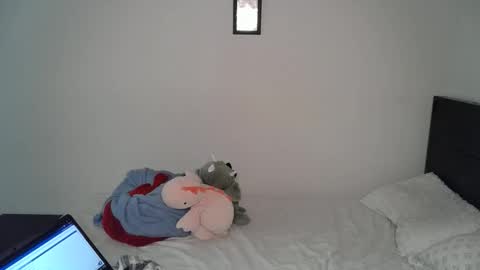 shypetitebaby online show from February 17, 4:28 pm