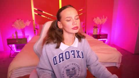 shyysiren online show from October 7, 2:24 pm