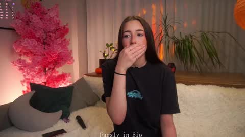 Eva  online show from October 24, 11:44 am